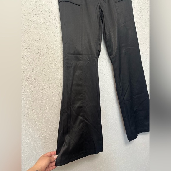 Black and Gold Elegant Pantsuit with Smooth Finish - Picture 2 of 12